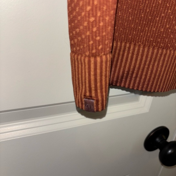 Women’s rust/gold polka dot restless Lululemon pullover - Picture 3 of 3